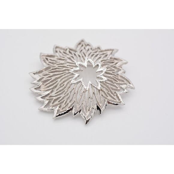 Crown Trifari Vintage Flower Pin Brooch Textured Silver Tone Large Signed Bin4 - Picture 4 of 13